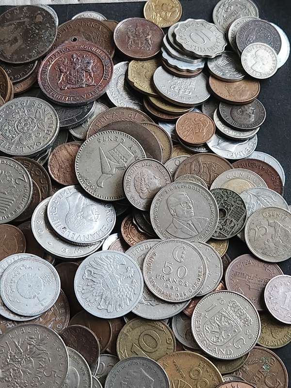 Mixed Lot of World Coins 2 kg - as per photograph