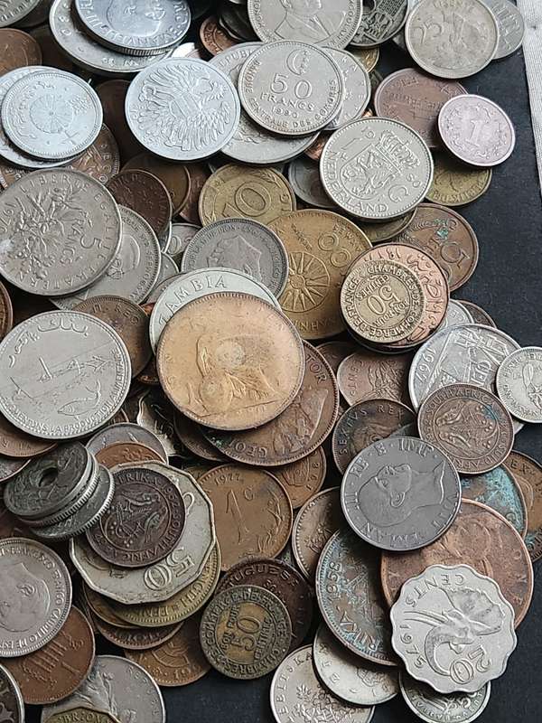 Mixed Lot of World Coins 2 kg - as per photograph