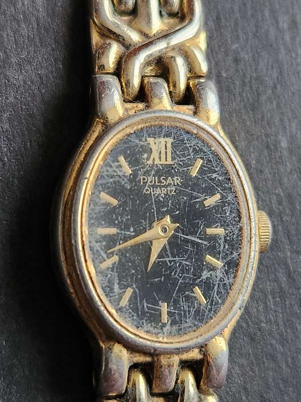 Vintage Ladies Pulsar Quartz Watch (not working) - as per photograph