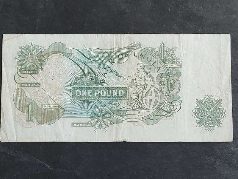England 5 Pounds (old) The Duke of Wellington 1769-1852 Commorative Note Queen Elizabeth II