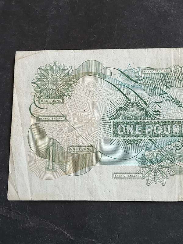 England 5 Pounds (old) The Duke of Wellington 1769-1852 Commorative Note Queen Elizabeth II