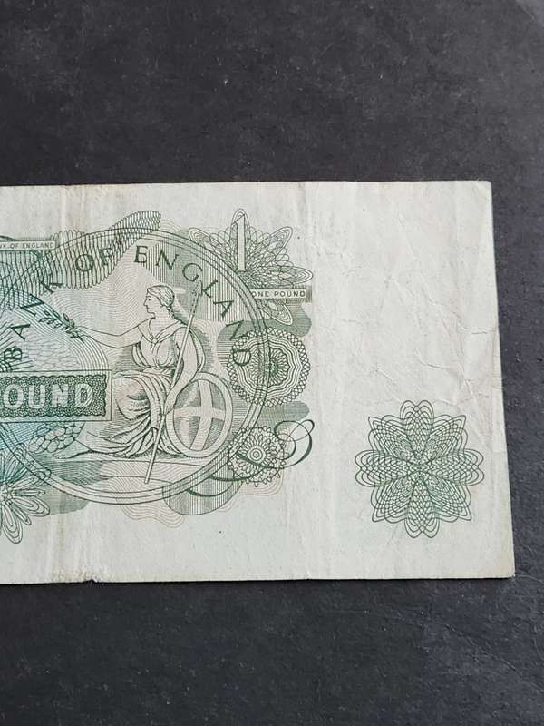 England 5 Pounds (old) The Duke of Wellington 1769-1852 Commorative Note Queen Elizabeth II
