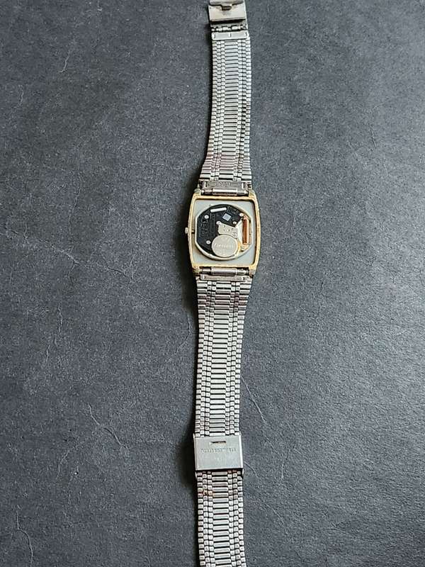 Vintage Men`s Orient VX Quartz Watch (not working) - as per photograph