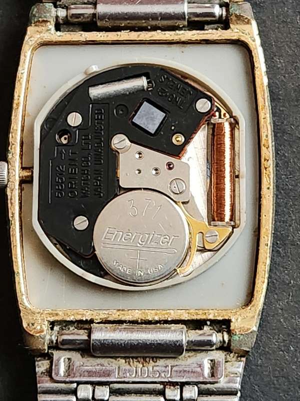Vintage Men`s Orient VX Quartz Watch (not working) - as per photograph