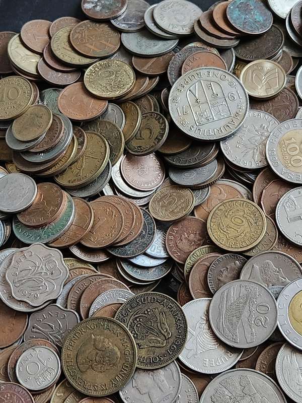 Mixed Lot of World Coins 2 kg - as per photograph