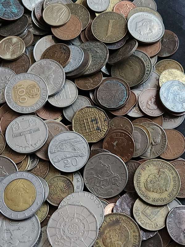 Mixed Lot of World Coins 2 kg - as per photograph