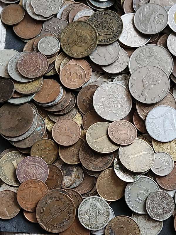 Mixed Lot of World Coins 2 kg - as per photograph