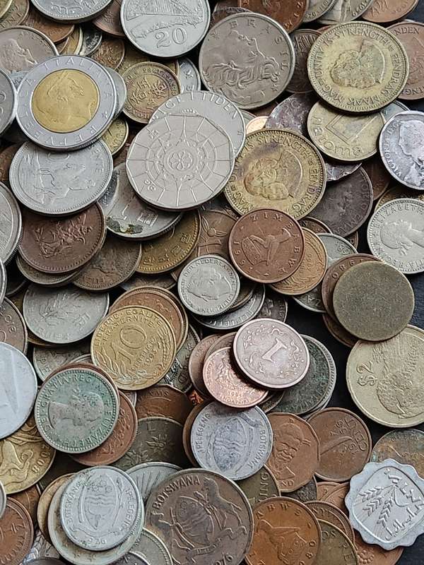 Mixed Lot of World Coins 2 kg - as per photograph