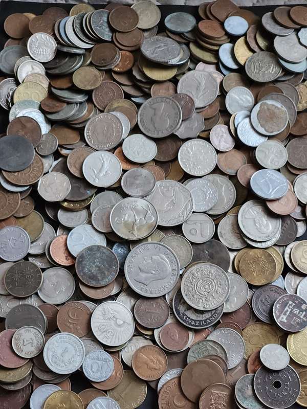 Mixed Lot of World Coins 2 kg - as per photograph