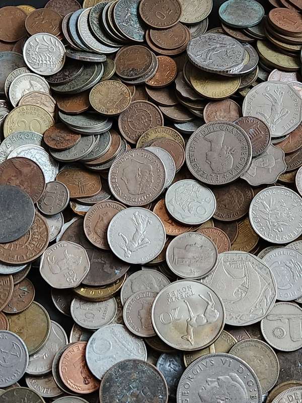 Mixed Lot of World Coins 2 kg - as per photograph