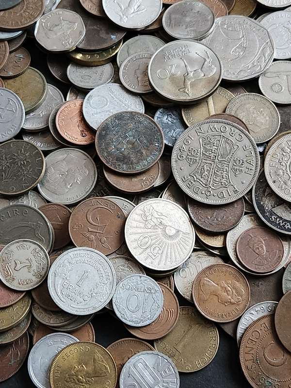 Mixed Lot of World Coins 2 kg - as per photograph