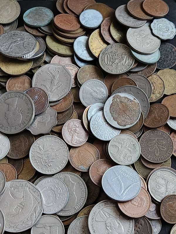 Mixed Lot of World Coins 2 kg - as per photograph