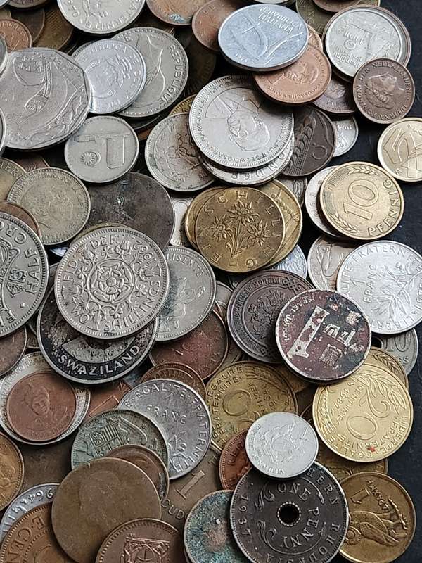 Mixed Lot of World Coins 2 kg - as per photograph