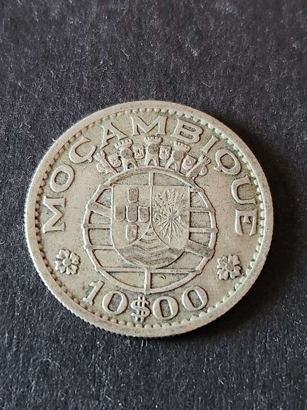Republica Portuguesa Mozambique 10 Escudos 1952 Silver - as per photograph
