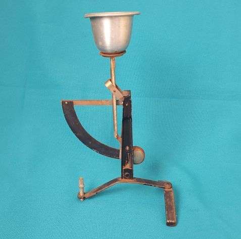 VINTAGE METAL EGG SCALE