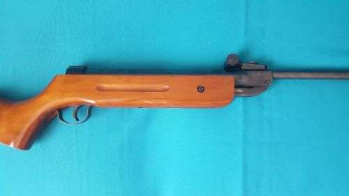 VINTAGE AIR RIFLE/ PELLET GUN (McCOY)