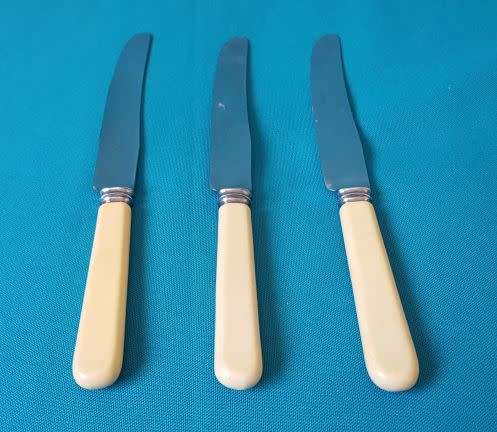 3 OLD BONE HANDLE DINNER KNIVES (SHEFFIELD)
