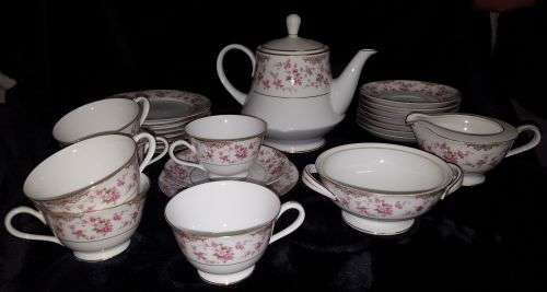 BEAUTIFUL VINTAGE TEA FOR 6 NORITAKE TEA SET (PINK ROSE DETAIL)