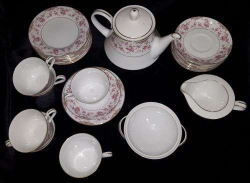 BEAUTIFUL VINTAGE TEA FOR 6 NORITAKE TEA SET (PINK ROSE DETAIL)