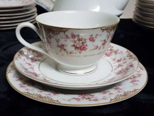 BEAUTIFUL VINTAGE TEA FOR 6 NORITAKE TEA SET (PINK ROSE DETAIL)