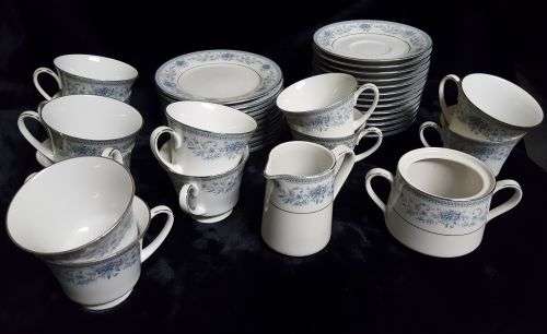 VINTAGE 38 PIECE NORITAKE  BLUE HILL TEA SET