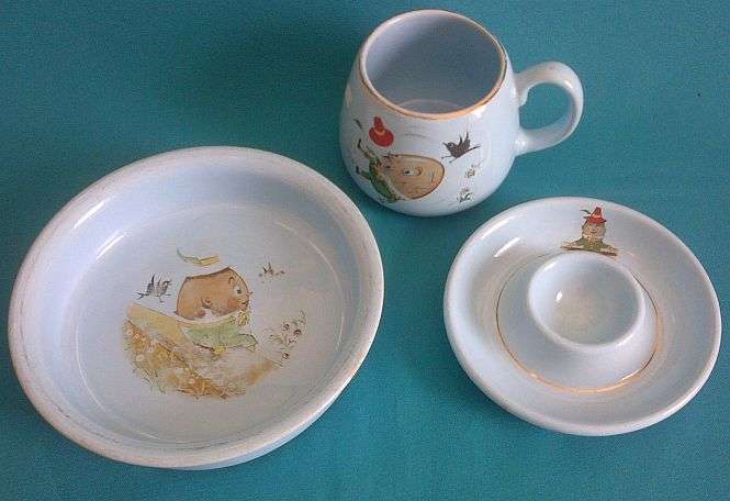 LOVELY 3 PIECE 'WILLSGROVE' KIDDIES FEEDING SET, MADE IN RHODESIA