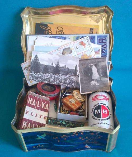 LUCKY DIP IN AN OLD '3 RINGS TIN' >>>R1 NO RESERVE!!