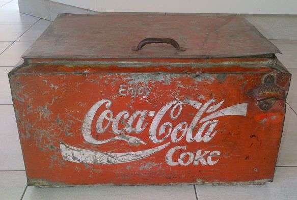 WOW!! OLD VINTAGE COCA-COLA METAL COOLER CHEST