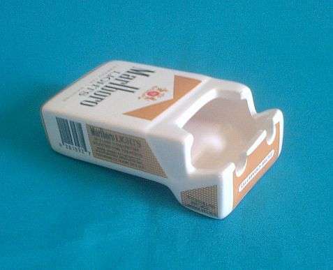 NICE PORCELAIN 'MARLBORO' CIGARETTE PACK SHAPED ASHTRAY