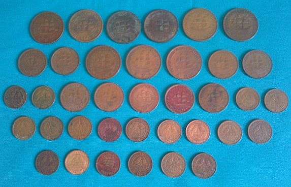 37 ASSORTED SOUTH AFRICAN 1 PENNY, 1/2 PENNY + 1/4 PENNY COINS