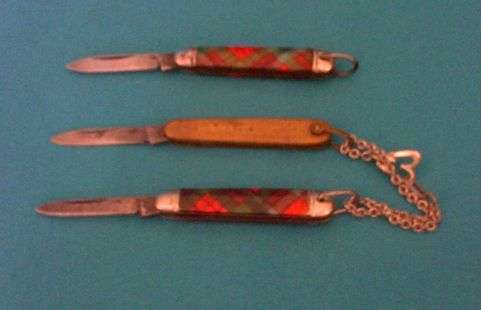 *3 MINIATURE RICHARDS POCKET KNIVES*