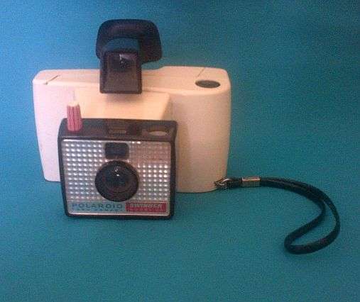 VINTAGE SWINGER MODEL 20 POLAROID LAND CAMERA