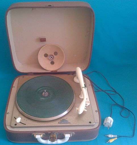 OLD PORTABLE RECORD PLAYER (REX)