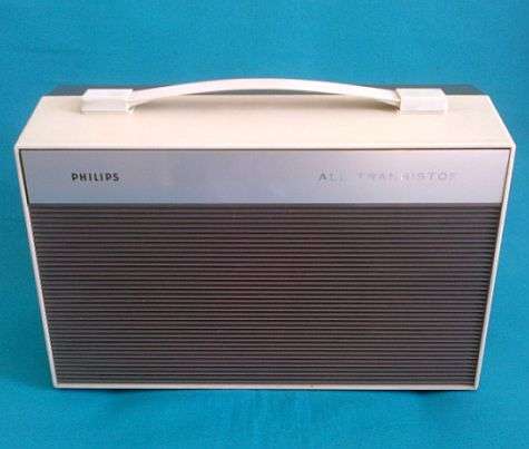 PORTABLE BATTERY OPERATED "PHILLIPS" RECORD PLAYER