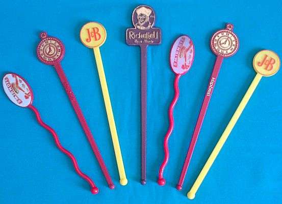 LOT OF ASSORTED LIQUOR STIRRING SWIVELS/ MIXER STICKS