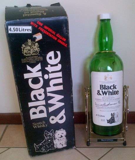 LARGE OLD "BLACK & WHITE SCOTCH WHISKY" BOTTLE IN ORIGINAL BOX