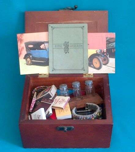 LUCKY DIP IN AN OLD WOODEN BOX >>(R1 NO RESERVE!!)