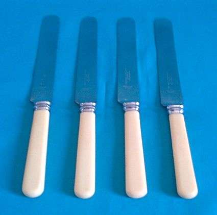 SET OF 4 BONE HANDLE DINNER KNIVES>>> SHEFFIELD