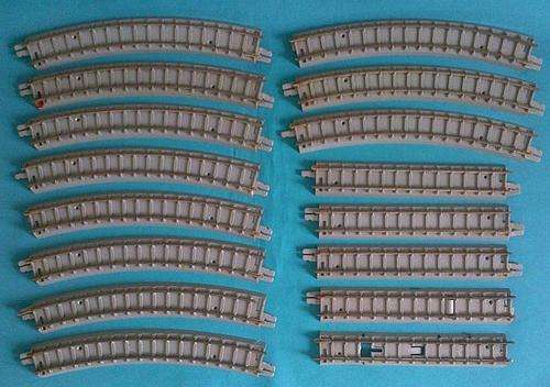 LOT OF 16 TRI-ANG RAILWAYS TRAIN TRACKS- HO SCALE (ENGLAND)