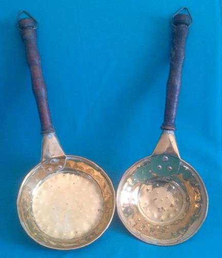 2 VINTAGE BRASS & WOODEN ORNAMENTAL LADLES