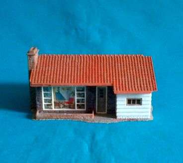 OLD MODEL RAILWAY HOUSE/ BUILDING