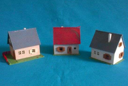 3 OLD MODEL RAILWAY HOUSES (FALLER, GERMANY)