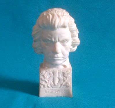 DETAILED "BEETHOVEN" FIGURE BUST SCULPTURE