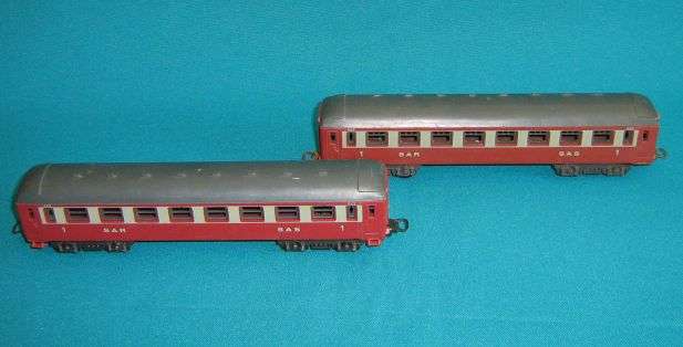 PAIR LIMA SAR/ SAS FIRST CLASS COACHES- HO SCALE