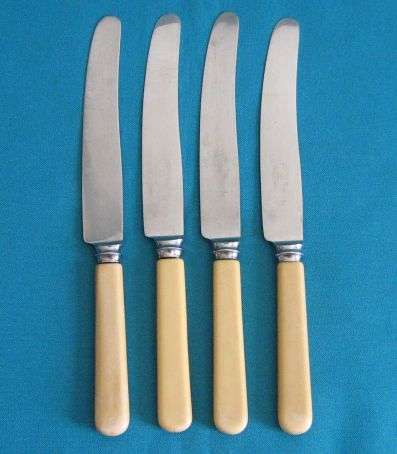 SET OF 4 OLD BONE HANDLE DINNER KNIVES (ATKINSON)