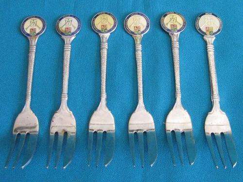 6 SILVER PLATED "TRANSVAAL VROUE LANDBOU UNIE" CAKE FORKS