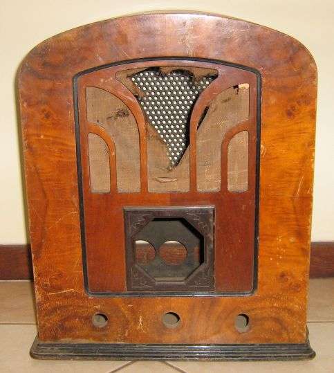 OLD WOODEN RADIOGRAM CASE