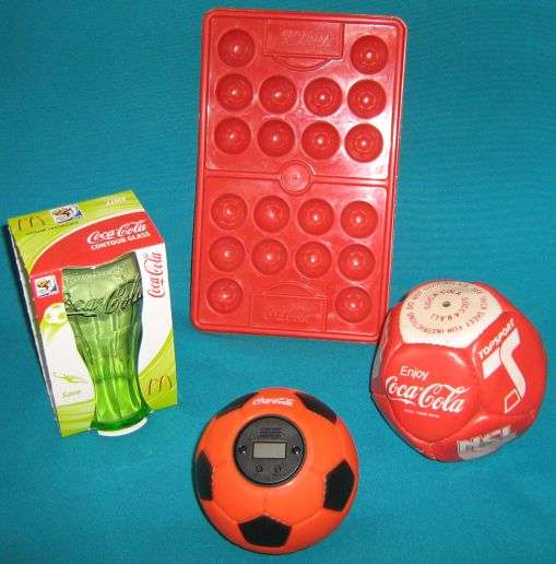 LOT OF COCA-COLA COLLECTABLES (SOCCER LOT)
