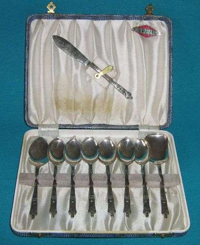 BOXED SET OF 8 E.P.N.S APOSTLE SPOONS + BUTTER KNIFE
