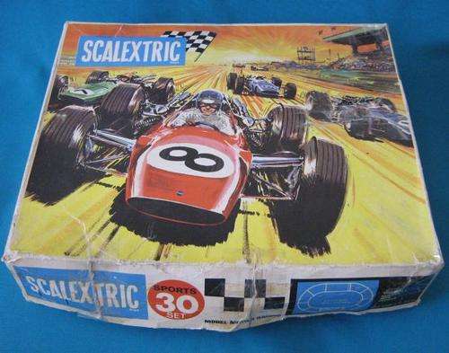 OLD SCALEXTRIC SLOT CAR SET IN BOX (SPORTS 30 SET)